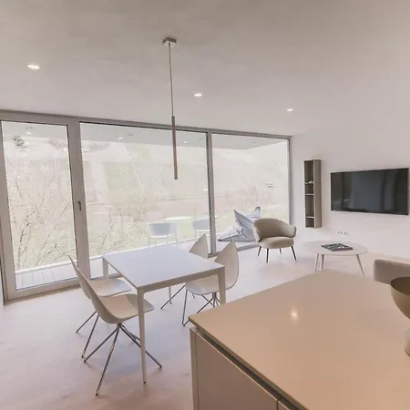 STEILLAGE - Design Moselsuiten mit Panoramablick und SPA Brauneberg Exterior foto